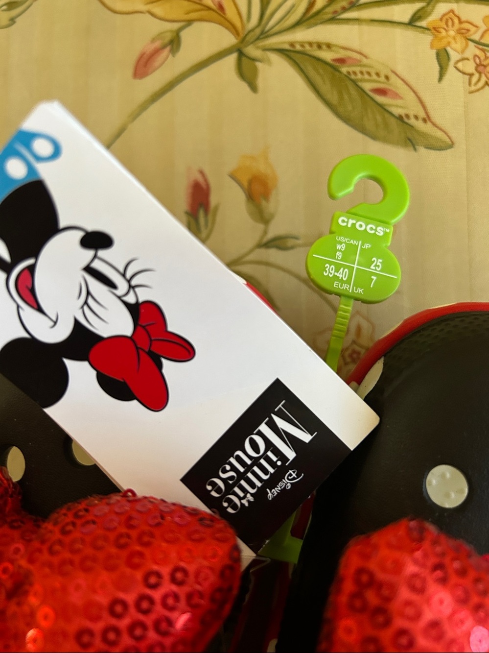 Minnie Mouse Disney Crocs NEW - Picture 9 of 9